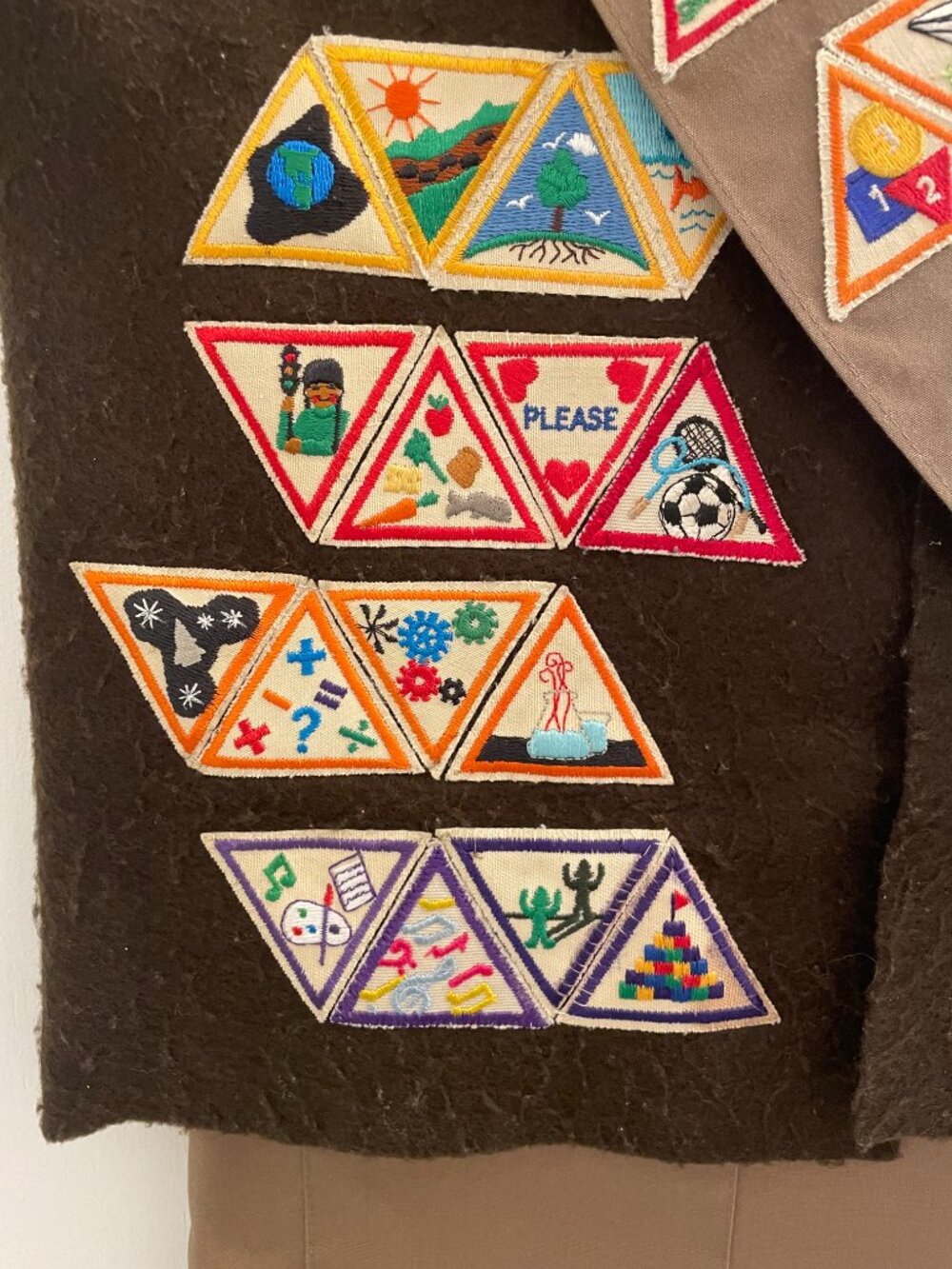 Complete 1980s/1990s Girl Scout Brownie Uniform - Picture 3 of 16